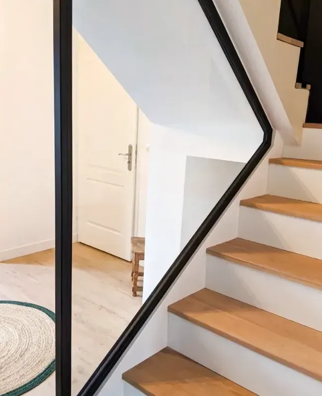 Réalisation d'un escalier sur mesure par un ébéniste